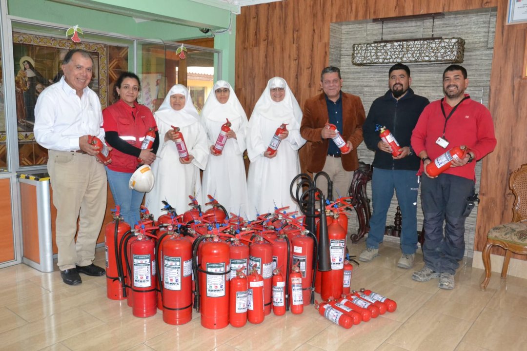 /pucobre-refuerza-su-compromiso-con-adultos-mayores-en-campana-solidaria