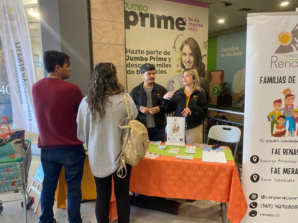 /amplian-difusion-comunitaria-de-las-familias-de-acogida-con-stand