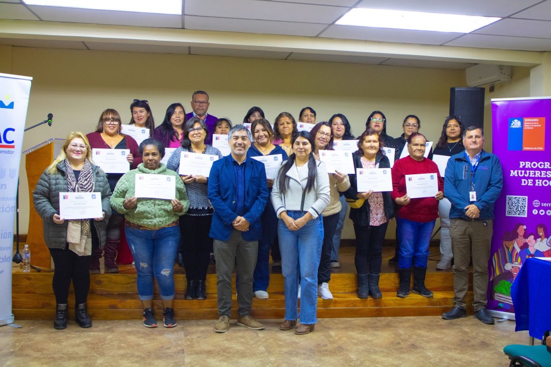 /sernac-reconocio-a-mujeres-jefas-de-hogar-en-cierre-de-talleres-sobre