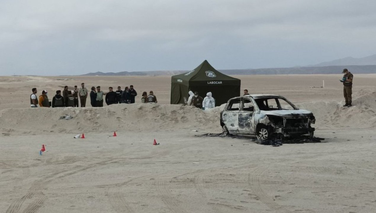 /antofagasta-confirman-dos-personas-muertas-a-metros-de-vehiculo-calcinado