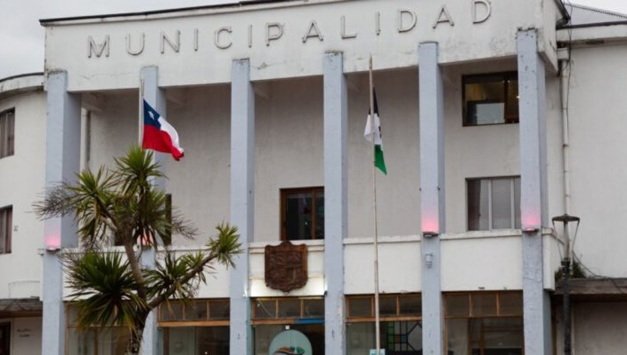 /local/despidos-masivos-en-puerto-montt-a-45-funcionarios-no-les-renovaran