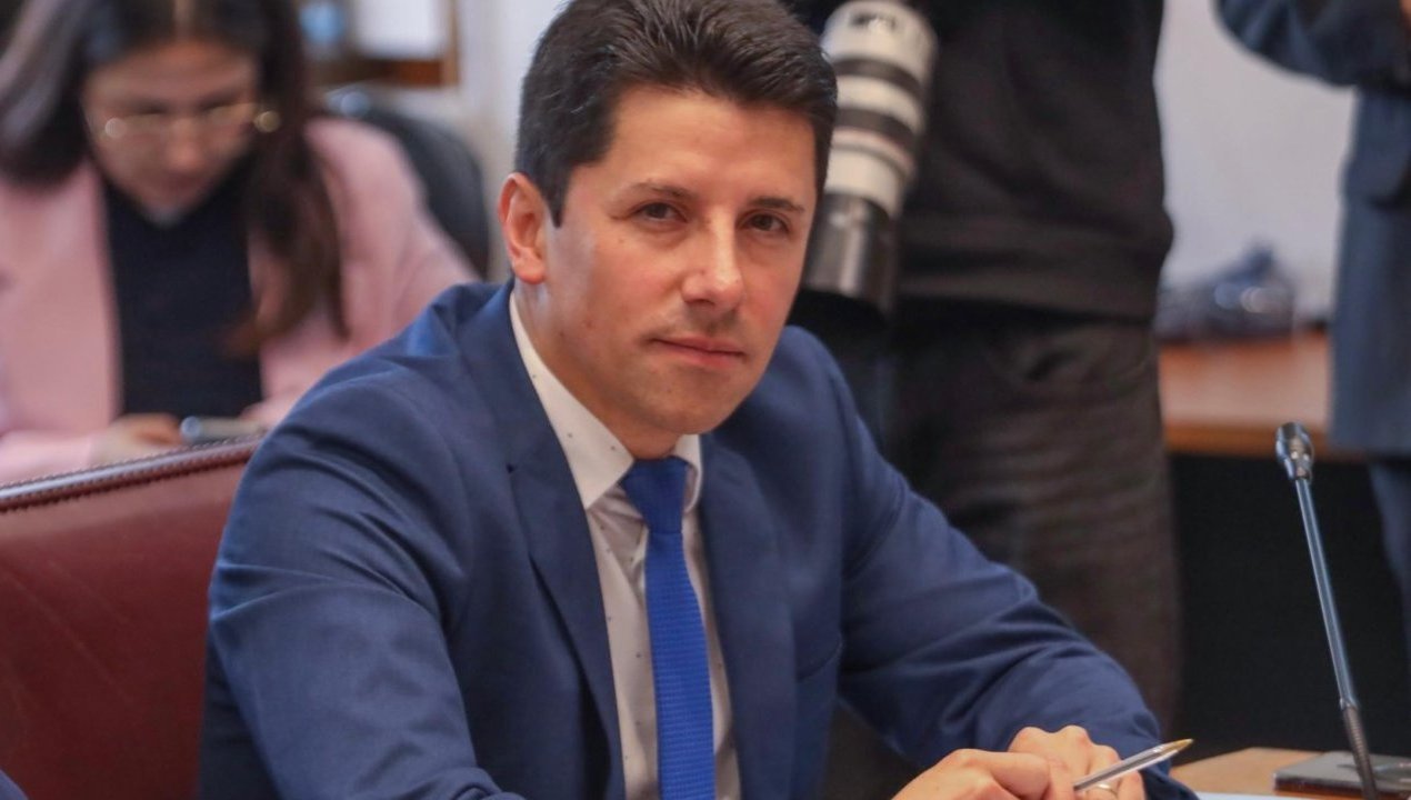 /local/diputado-mauro-gonzalez-urge-aprobar-informe-que-suspende-terapias