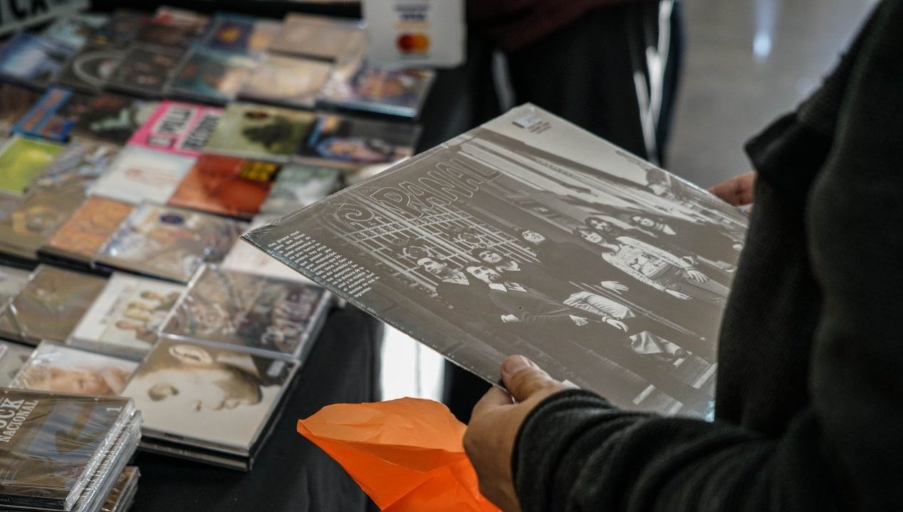 /con-muestra-musical-de-vinilos-reciben-la-primavera-en-sede-de-junta