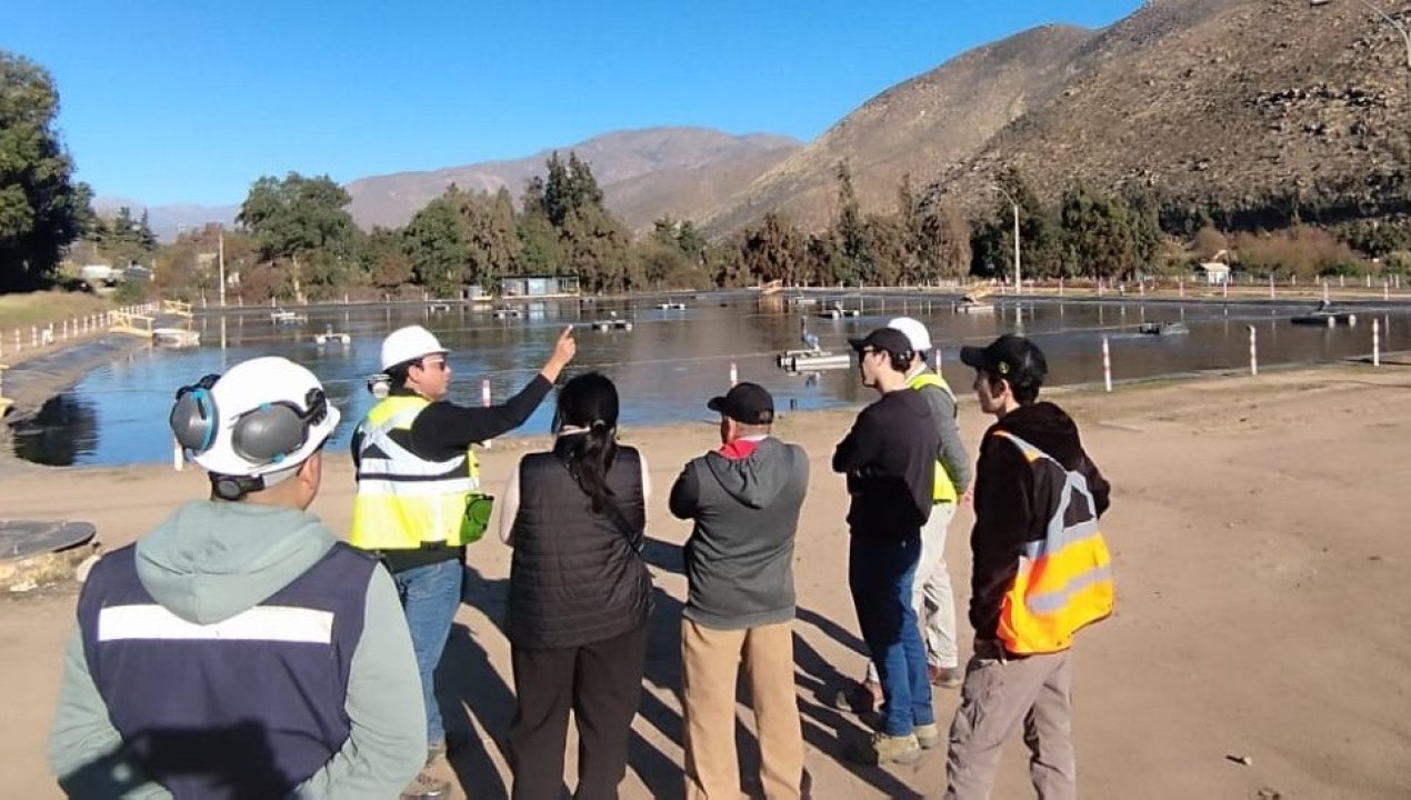 /dirigentes-visitan-planta-de-tratamiento-de-aguas-del-valle