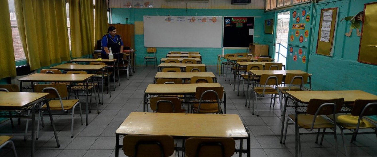 Ministro de Educación visita Til Til tras cierre de 9 colegios