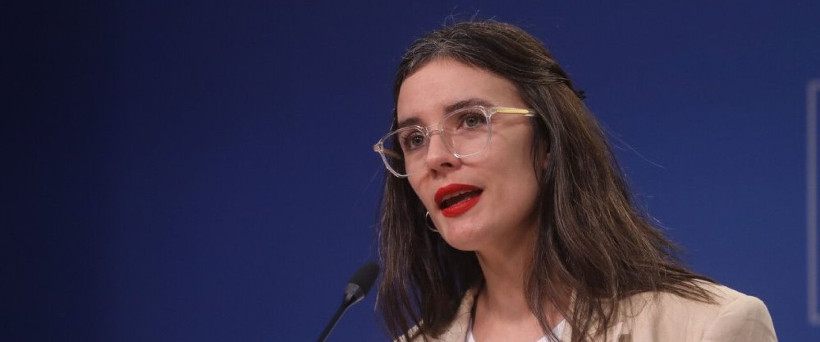 “Chile necesita esa aclaración”: Vallejo emplaza a Kast por su plan de recortes
