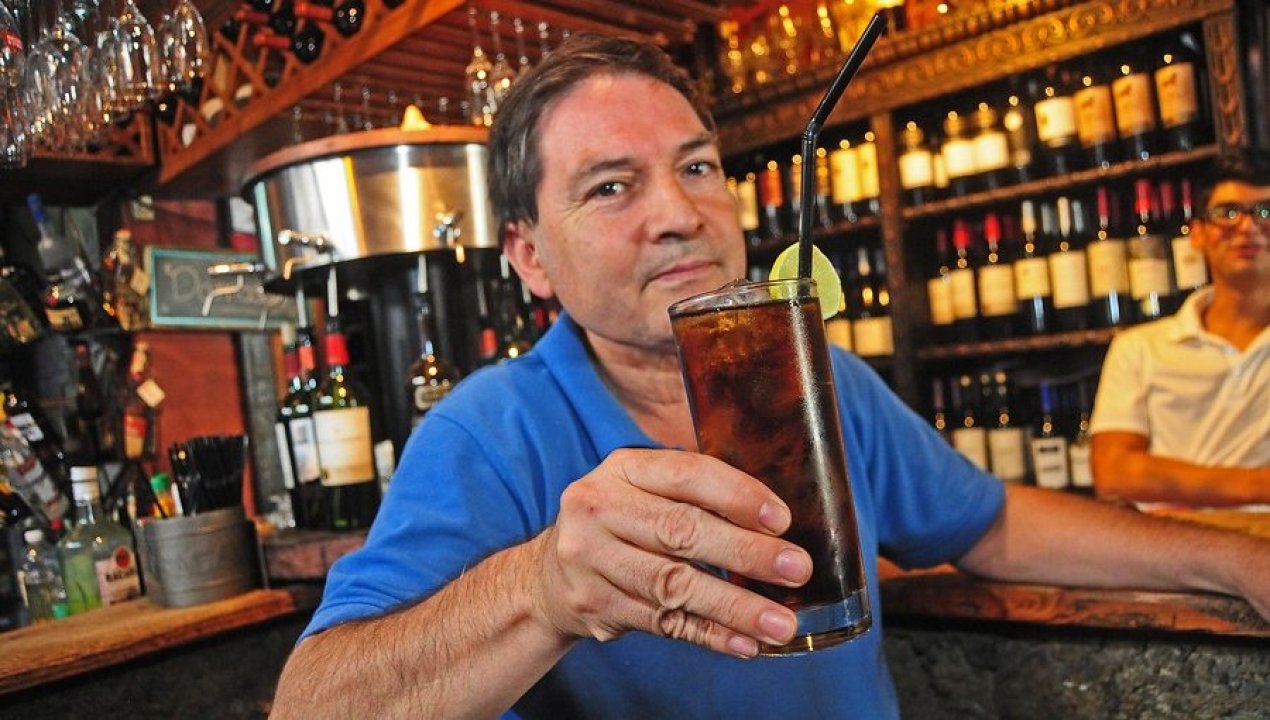 /tendencias/chile-celebra-el-dia-de-la-piscola-con-concursos-y-promociones-en-todo-el