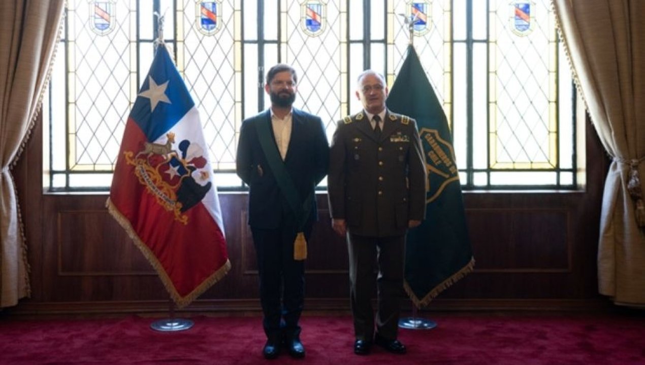 /actualidad/politica/presidente-boric-es-condecorado-como-alguacil-mayor-por-carabineros