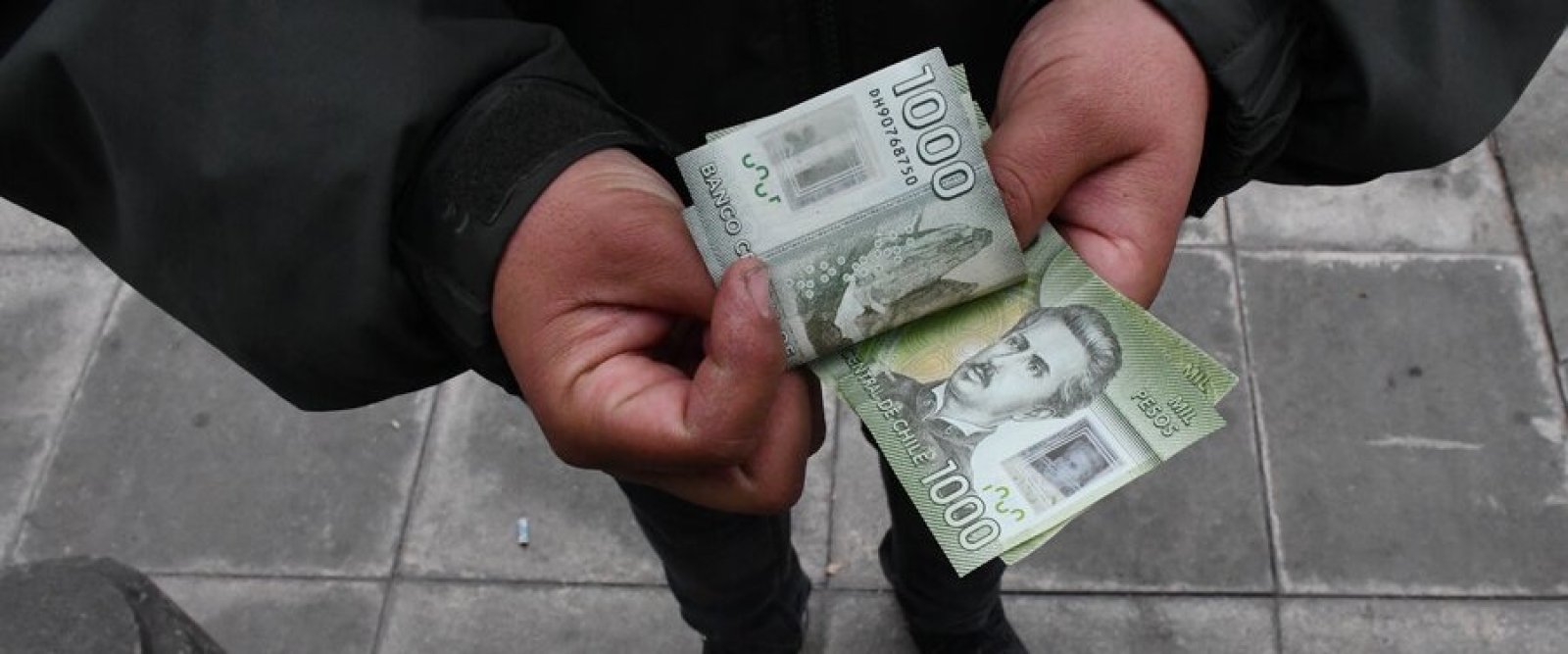 Gobierno modifica propuesta de sueldo mínimo y plantea alza superior a 14 mil pesos
