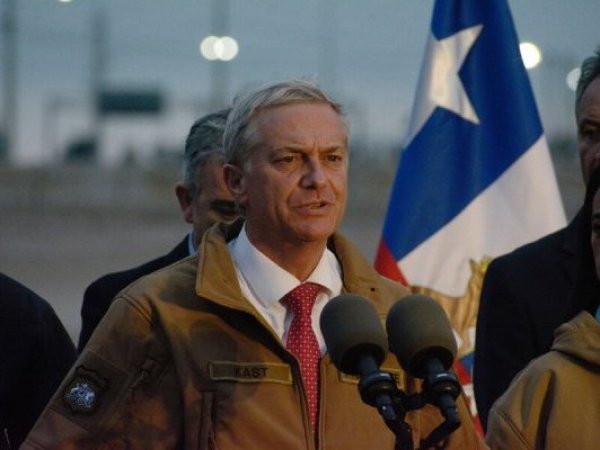 Cadem y Pulso Ciudadano: El complejo panorama del presidente Jose Antonio Kast y el apoyo a regular deudas del CAE