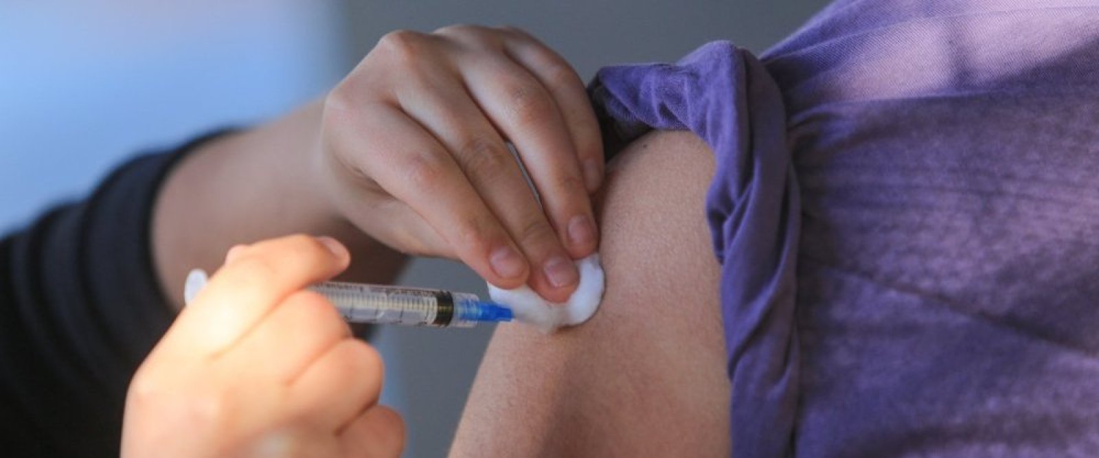 Positividad de virus respiratorios llega al 47%: Rinovirus lidera y sincicial mantiene alza sostenida