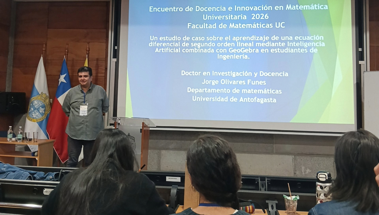 /academico-de-la-ua-expuso-en-encuentro-de-docencia-e-innovacion-en